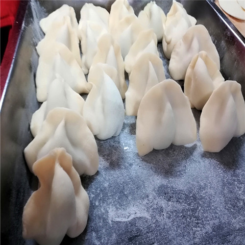 学员包饺子