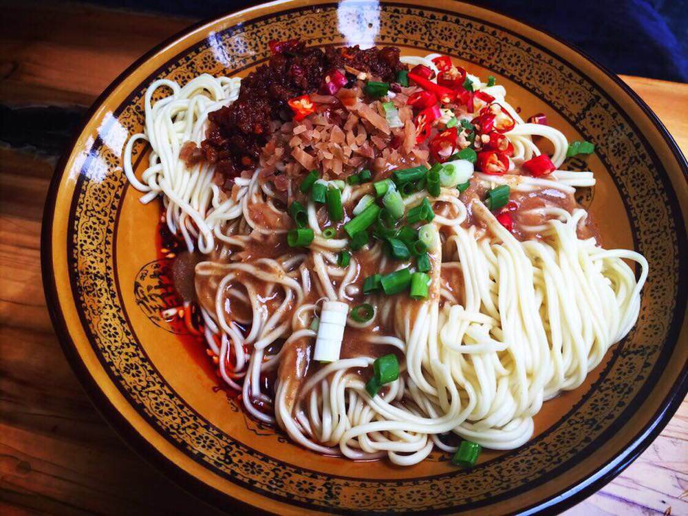 成都勾魂面食技术培训班多少钱？总部手把手教