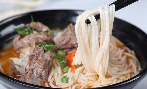 羊肉米线技能训练哪里好？教师在旁边辅导