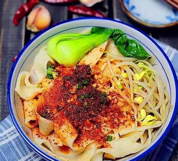 油泼面训练哪里滋味好?制造油泼面面条